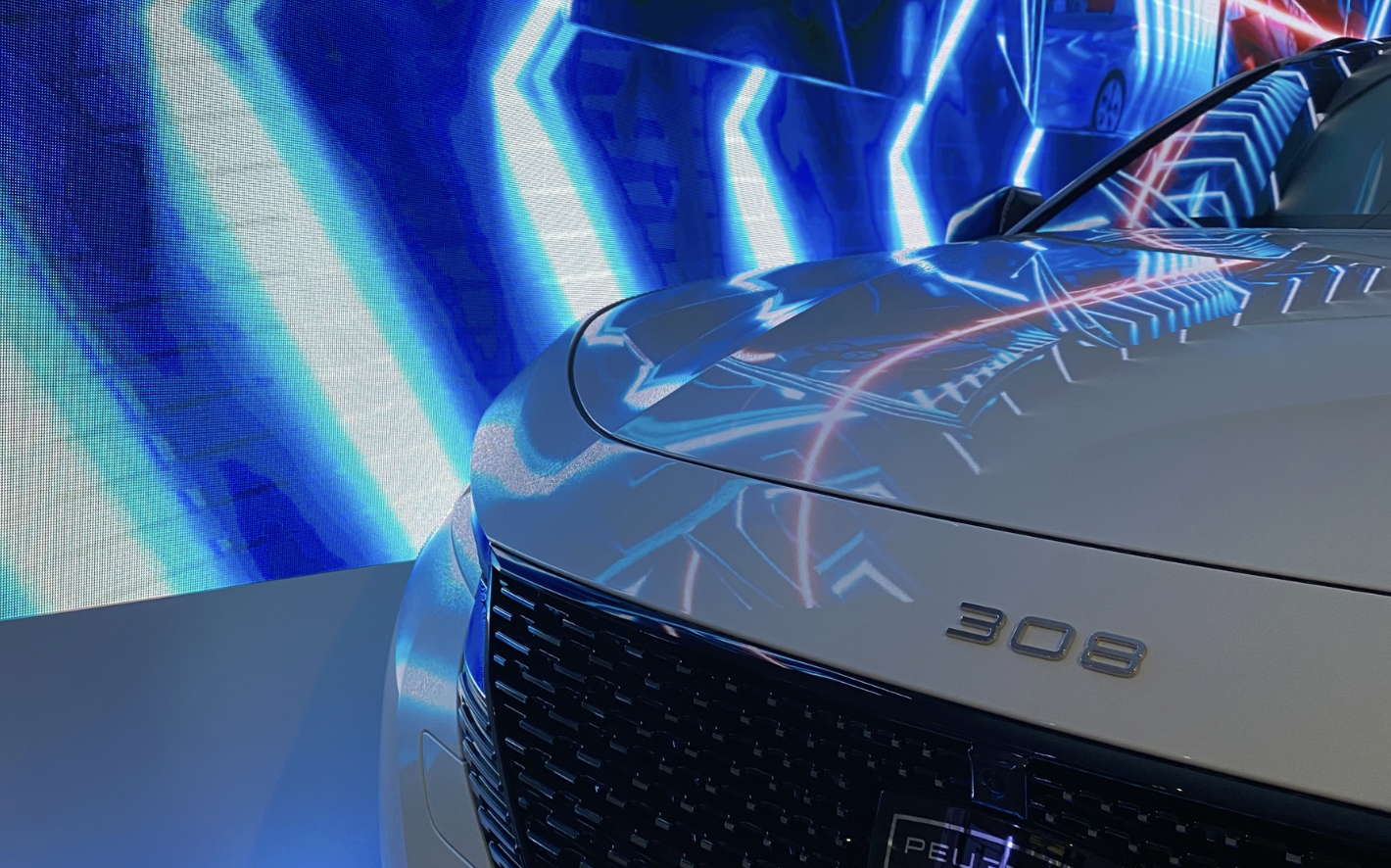 Peugeot 308 hood and grille with LED display background